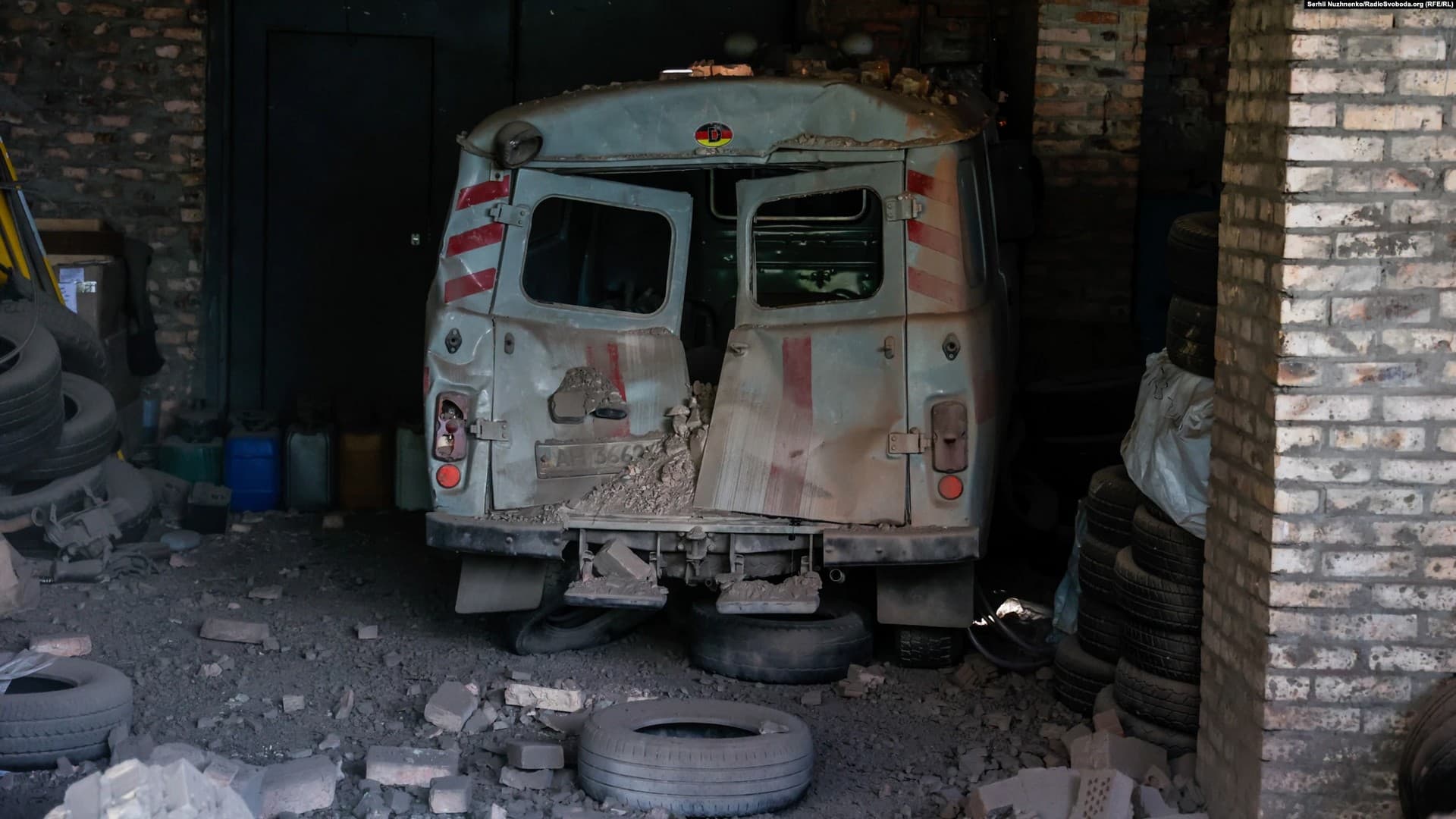 damaged ambulances in Bakhmut