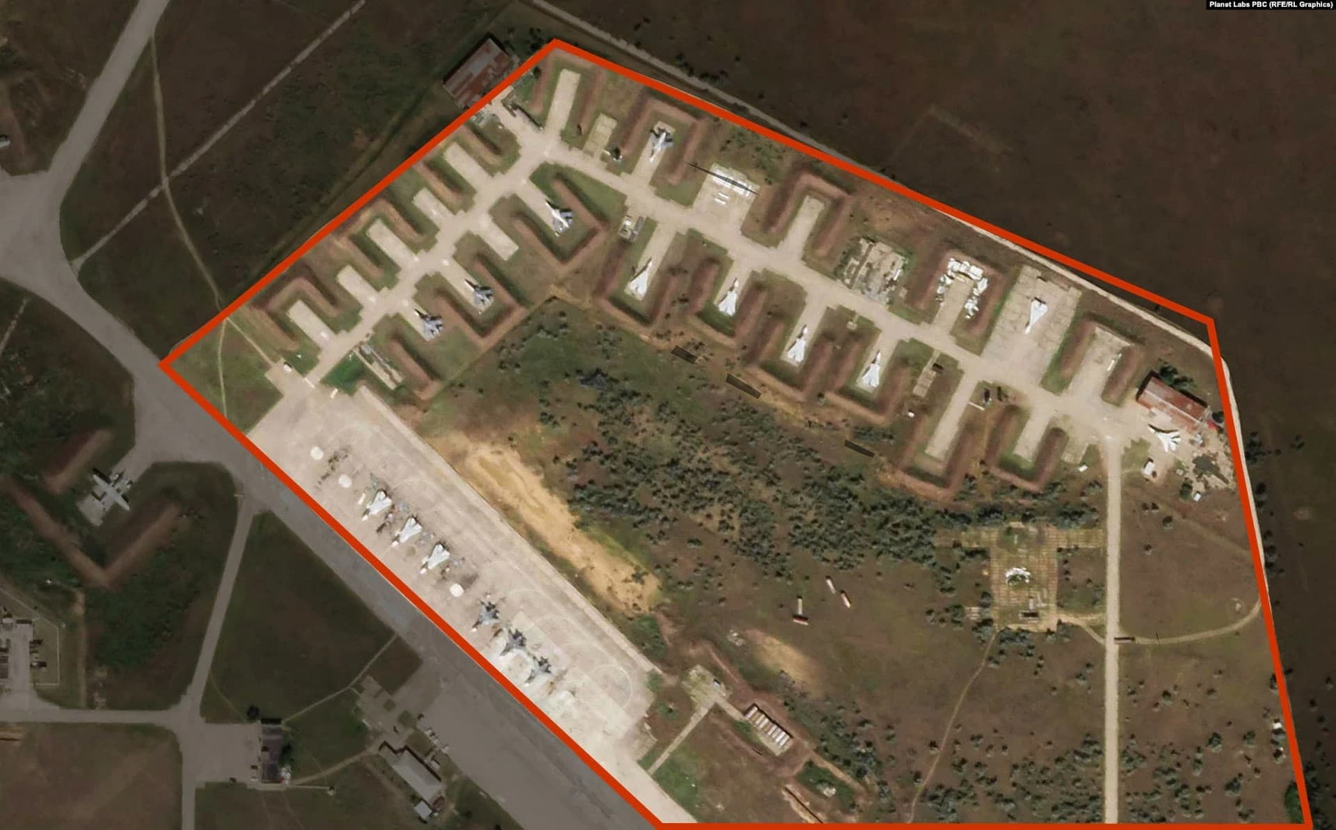 photo of the jets lined up at the base hours before the explosions