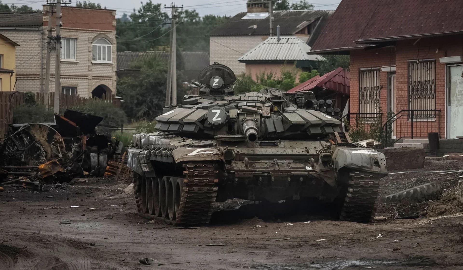 destroyed Russian tank in Izium