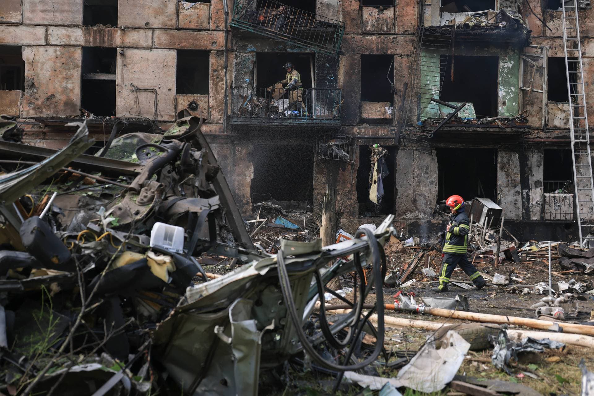 Emergency workers inspect a damaged multi-storey apartment building caused by the latest rocket Russian attack in Kryvyi Rih