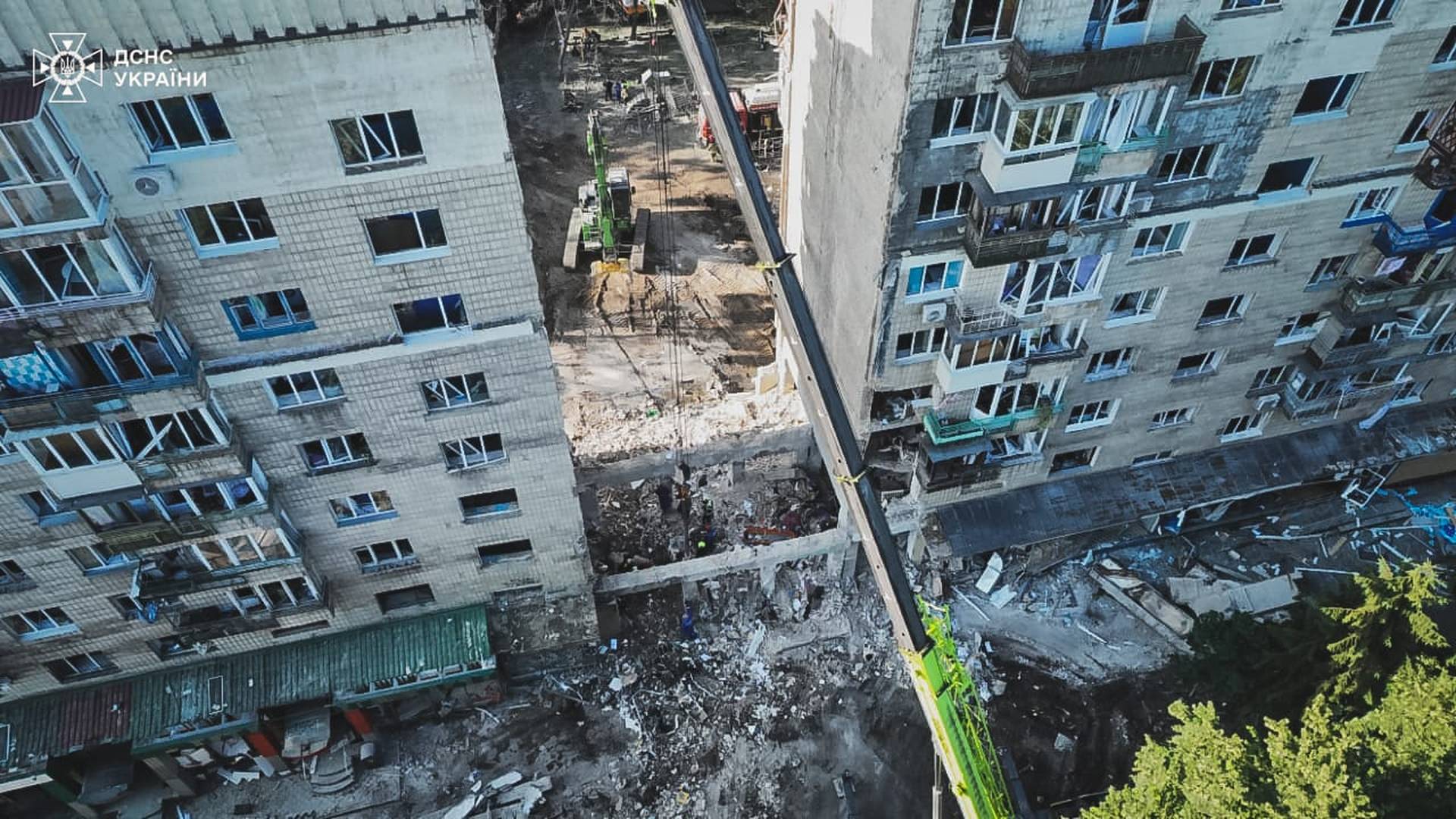 Debris removal in Solomianskyi district of Kyiv