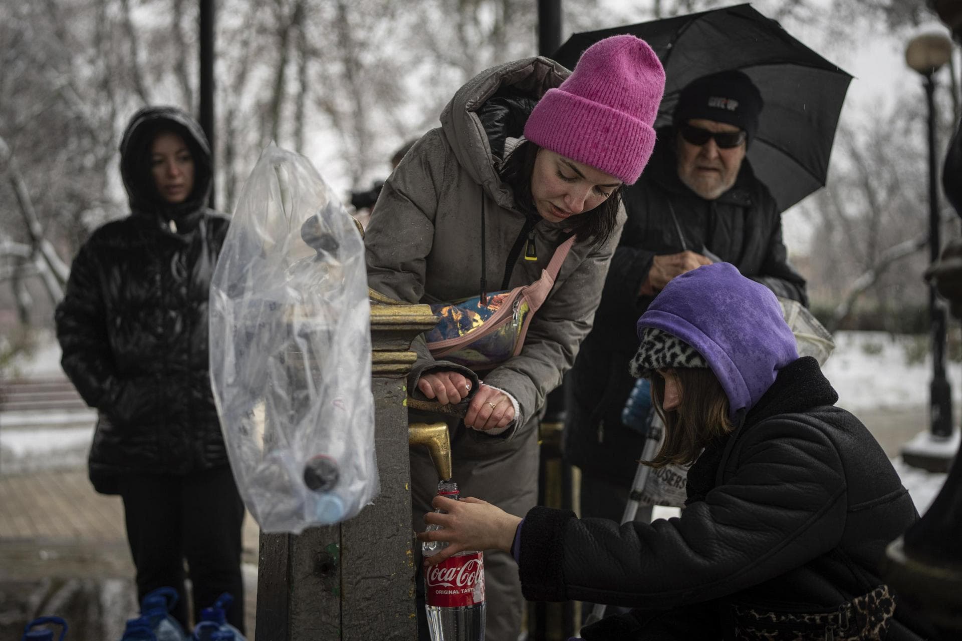 People collect water, in Kyiv
