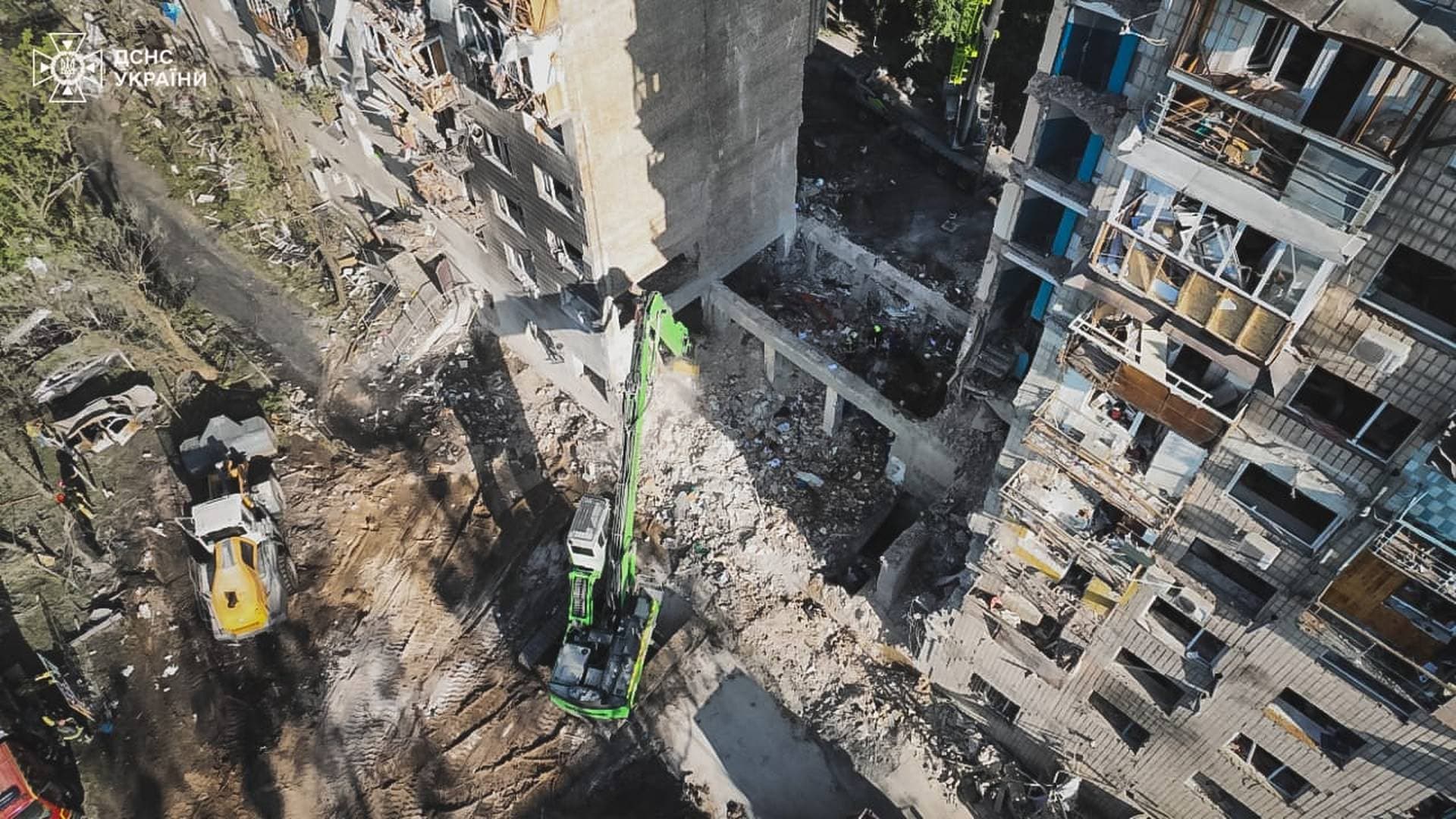 Debris removal in Solomianskyi district of Kyiv