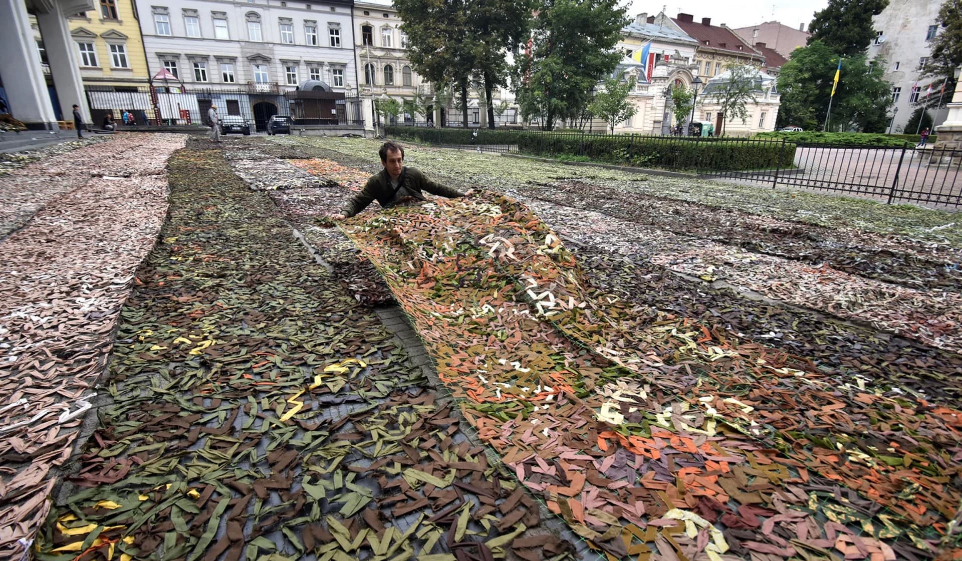 Ukrainians make camouflage nets